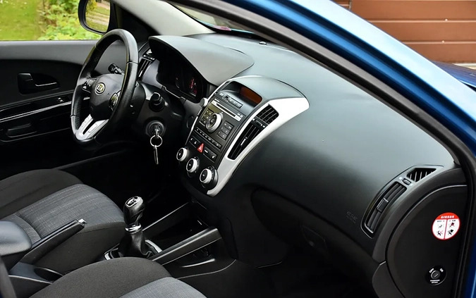 Kia Ceed cena 21500 przebieg: 189000, rok produkcji 2010 z Szadek małe 562
